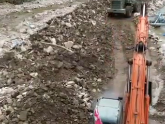 六小时连续奋战 河北兴隆县朱家沟村救援道路已抢通