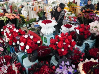 芬芳"夜经济"燃动消费热力 定制化拍卖游客"尝尝鲜"