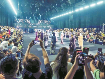 粤港澳大湾区时尚周开幕 时尚秀款可“即秀即买”