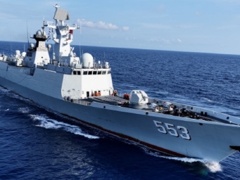 直击南部战区大理舰、青海湖舰海上综合补给训练