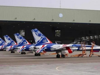 台空军一架高教机坠海 飞行员跳伞获救