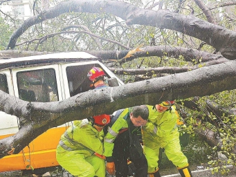 “韦帕”：渐离广东 余威仍在