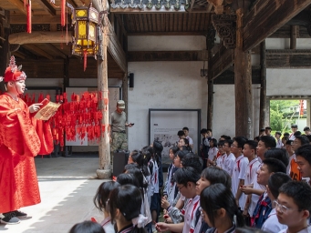 价格降三成、五星酒店变三星，研学游“退烧”